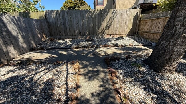 Building Photo - Epic REA - Expansive 2BD/ 1BA with Huge Garage in the Outer Mission