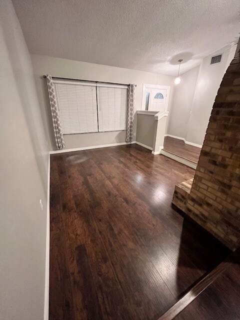 Building Photo - Beautiful Like New Home For Rent in Brandon!