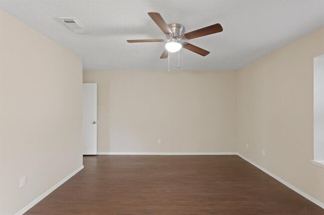 Building Photo - 6934 Renfro Dr