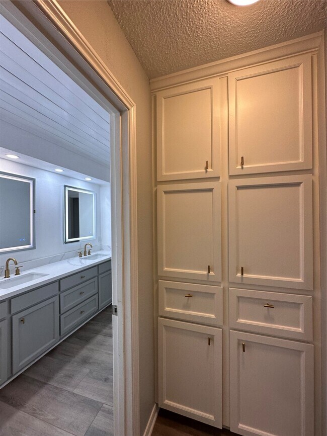 Building Photo - 17707 Moss Point Dr