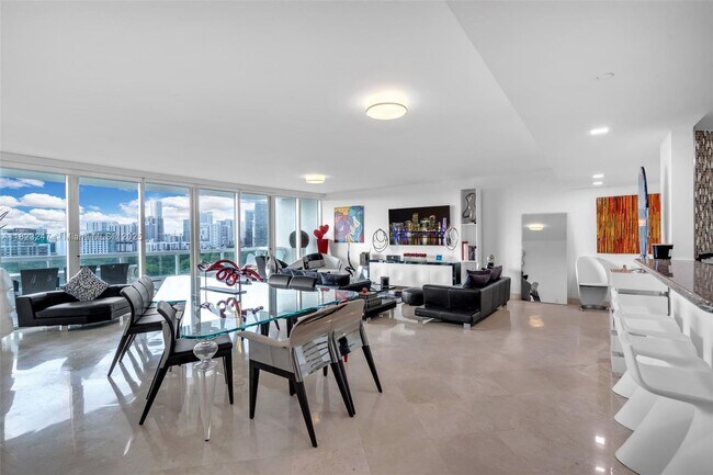 Building Photo - 1643 Brickell Ave