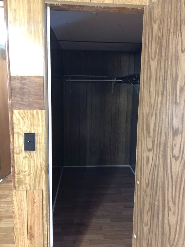 Building Photo - Trailer house; 3 bed, 2 bath