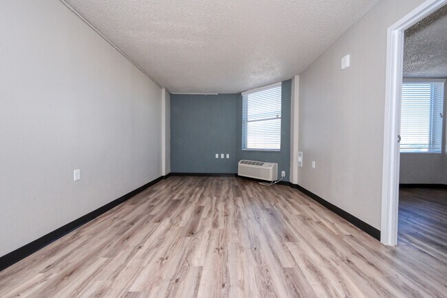 Building Photo - Z - The Citizen