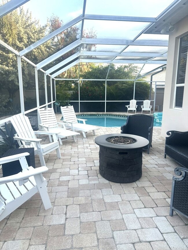 Building Photo - Furnished Six Month Rental - Gorgeous 3/2/2 Pool/Spa Home Tierra Verde