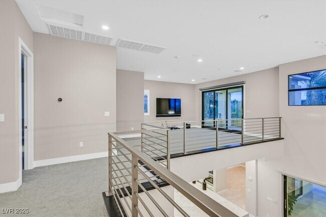 Building Photo - 65 Garibaldi Wy