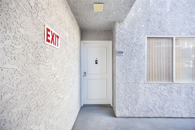 Building Photo - 4406 Cahuenga Blvd