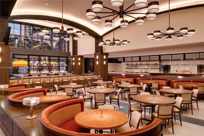 Building Photo - 601 NE 1st Ave