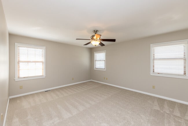 Building Photo - 5558 Parker Hill Ln
