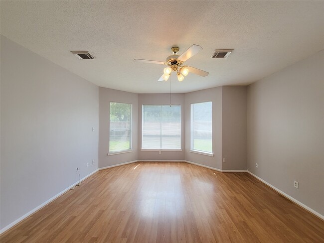 Building Photo - 9410 Barretts Glen Ct