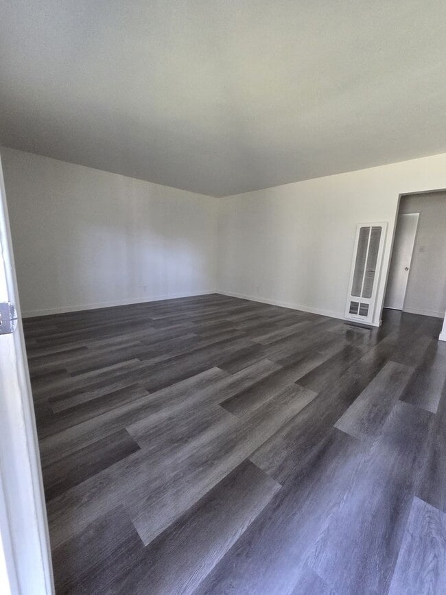 Interior Photo - 5036