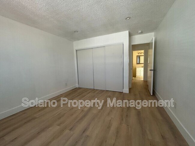 Building Photo - 1970 Grande Cir