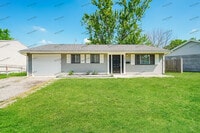 Building Photo - 3871 Laguna Dr