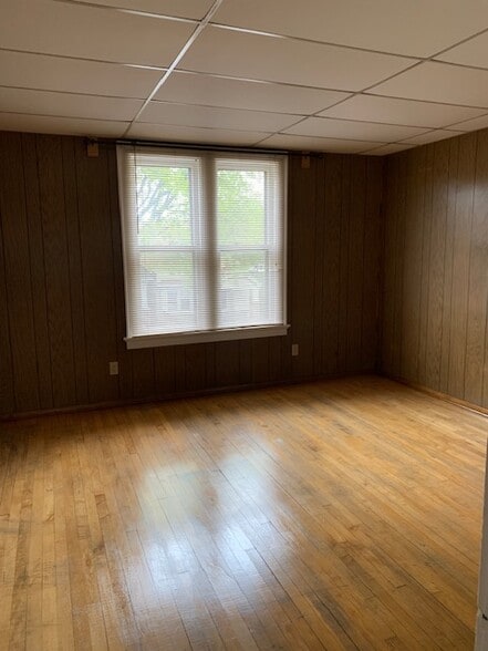 Empty Master Bedroom - 2454 N Pierce St