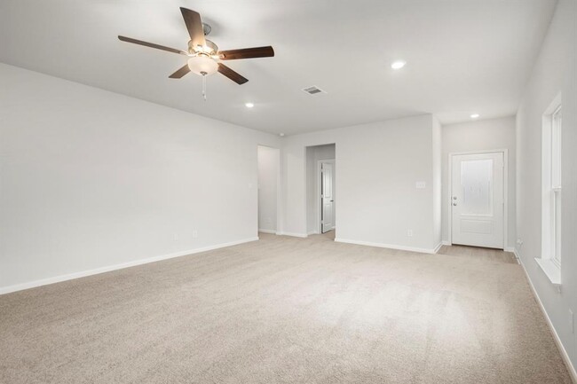Building Photo - 15846 Berry Hl Dr