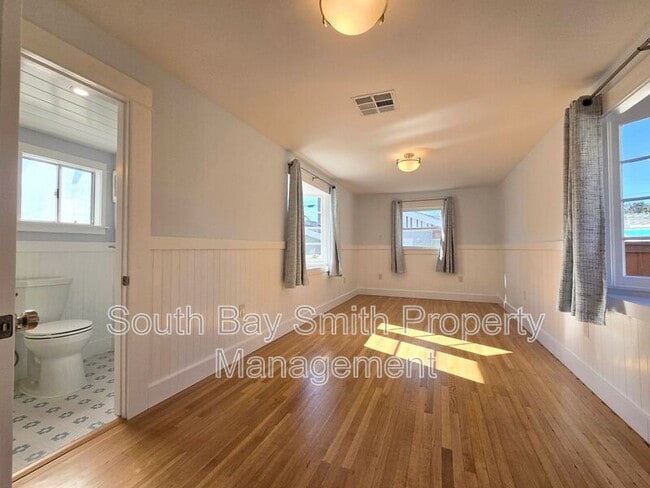 Building Photo - 223 S Guadalupe Ave