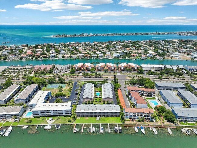 Building Photo - 637 Pinellas Bayway