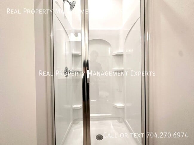 Building Photo - 5008 Layman Dr