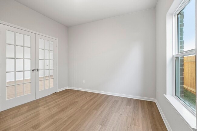 Building Photo - 345 Tejas Trl