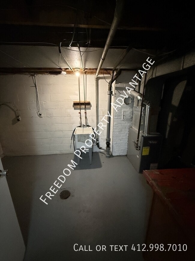 Building Photo - 2415 Park Hill Dr