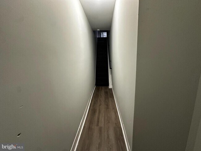 Building Photo - 5729 Pine St