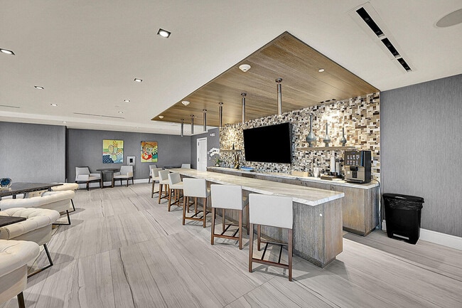 Building Photo - 730 N Ocean Blvd