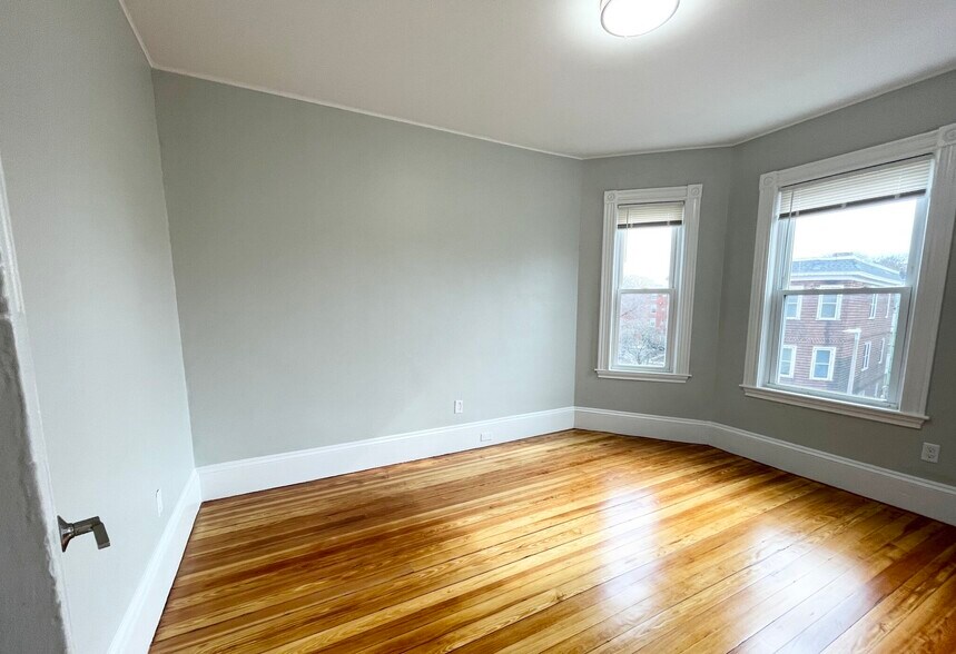 Building Photo - 159 Boston St