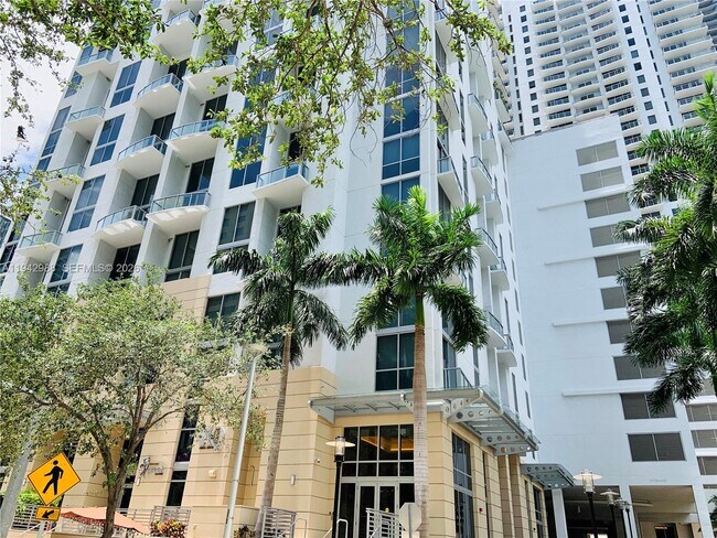 Building Photo - 1060 Brickell Ave