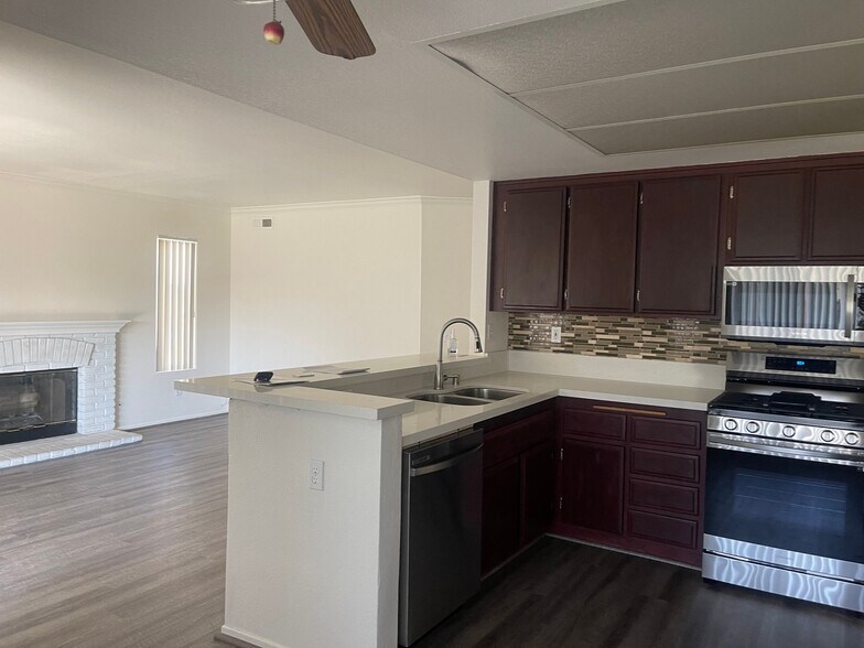 Building Photo - 1076 Oxford Ln