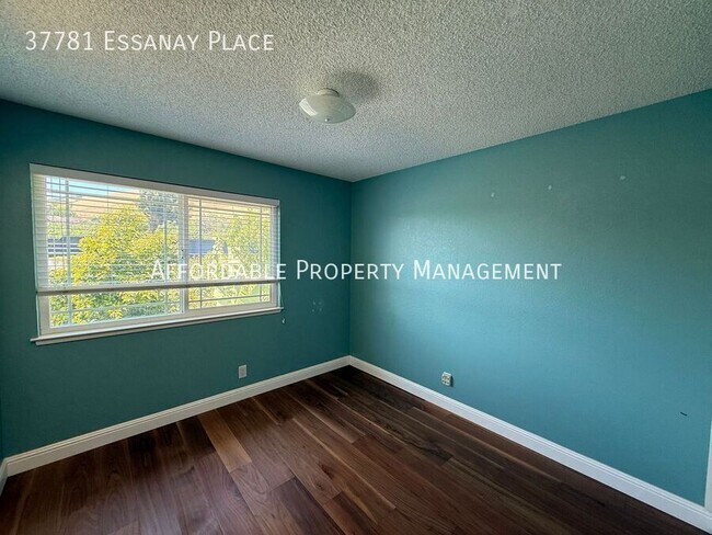 Building Photo - 37781 Essanay Pl