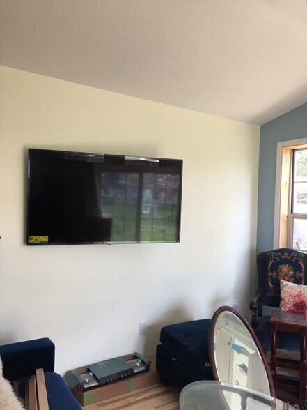50” smart TV living room - 37 Bernard St
