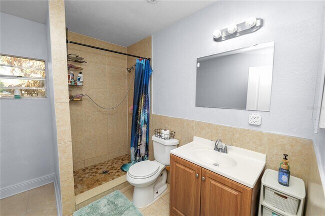 Building Photo - 1250 Mitchell St