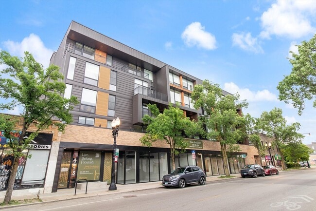 Primary Photo - 4513 N Clark St