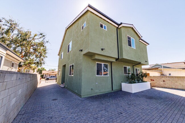 Building Photo - Spacious 4-Bedroom, 3-Bath Home – Modern Upgrades & Parking Included