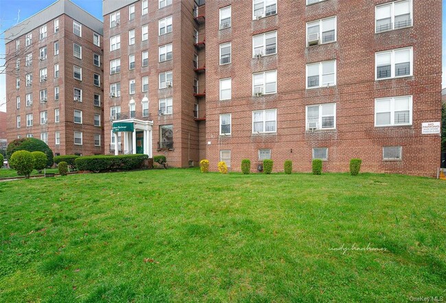 Building Photo - 143-25 84th Dr