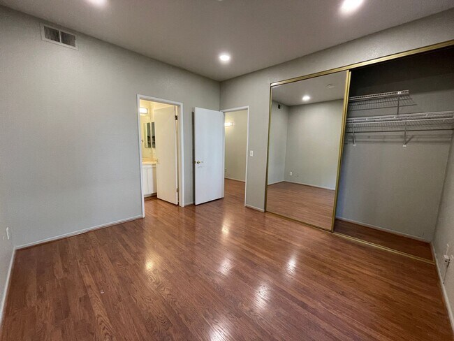 Building Photo - Bright Spacious Downstairs 1 bedroom 1 bath Condo in Serene North San Jose Community