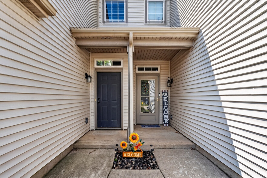Building Photo - 1109 Clover Dr