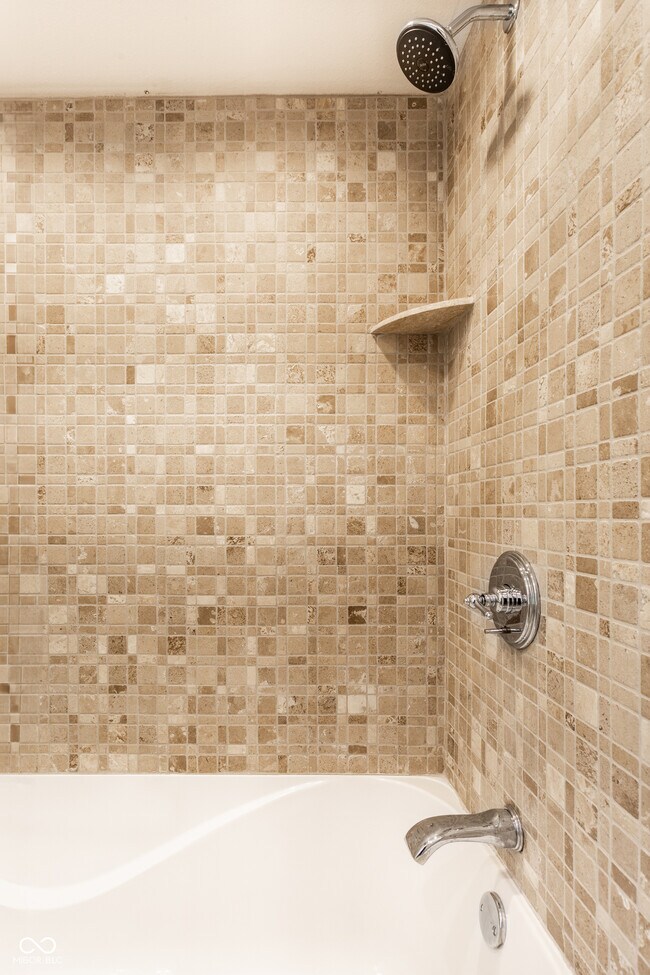 Building Photo - 5758 Wildwood Ave