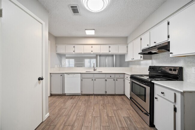 Building Photo - 20309 Sunny Shores Dr