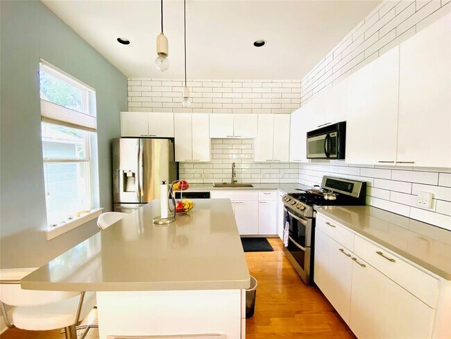 Building Photo - 5412 McCandless Street