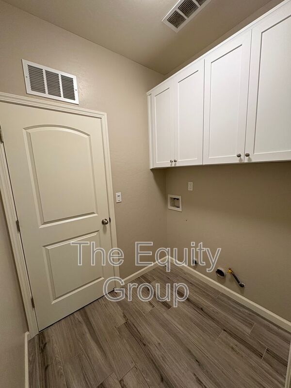 Building Photo - 4526 W Flagstaff Ave