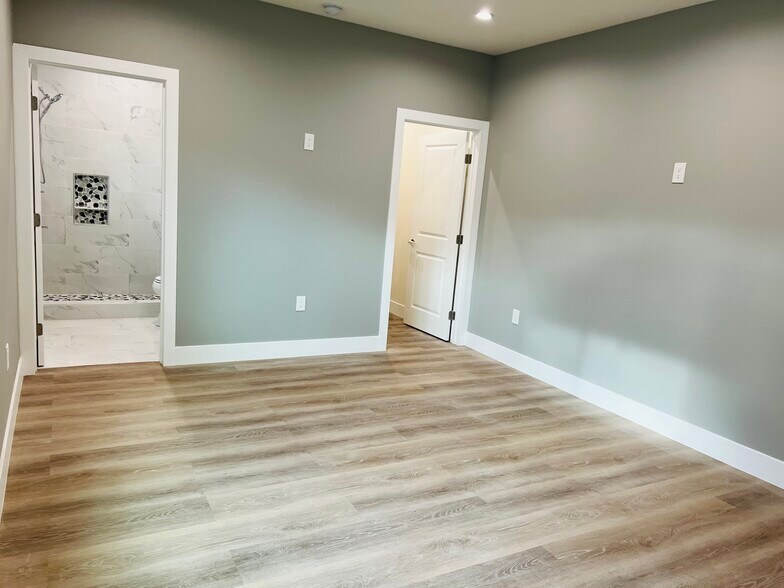 Building Photo - 6227 Orion Ave