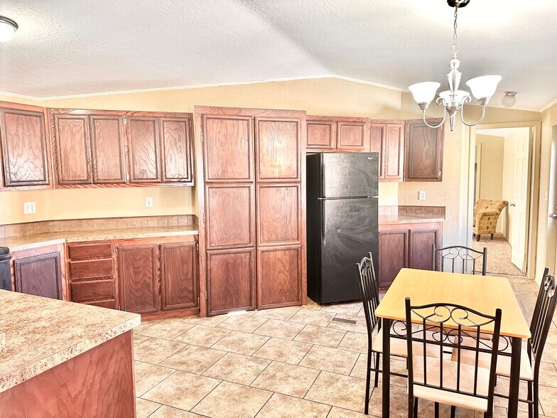 Building Photo - 17148 N Sunflower Ave