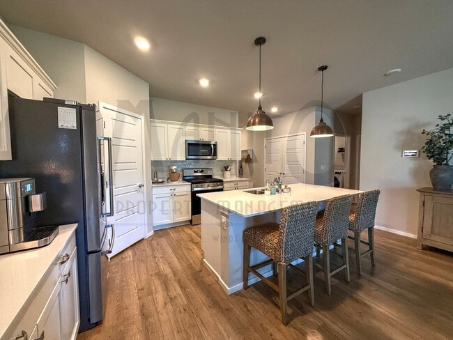 Building Photo - Stunning Windhaven Home