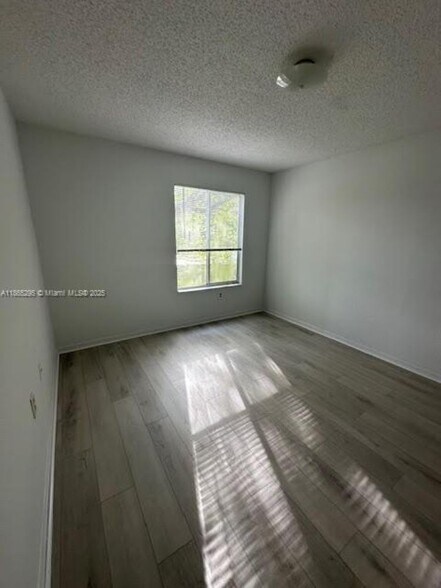Building Photo - 13060 Vista Isles Dr