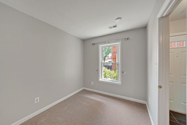 Building Photo - Updated // 3 Bedroom 2 Bathroom Condo // A...