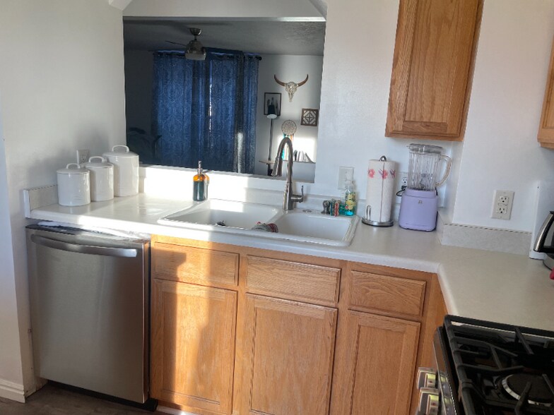 Building Photo - 5073 S 1800 W