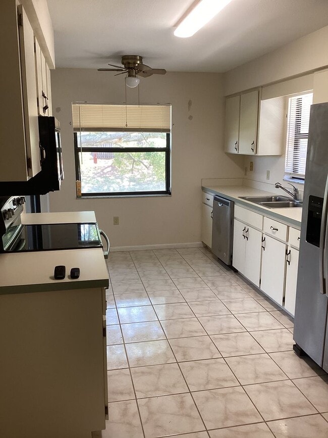 Building Photo - 55+ Gated Community - HOA Approval required