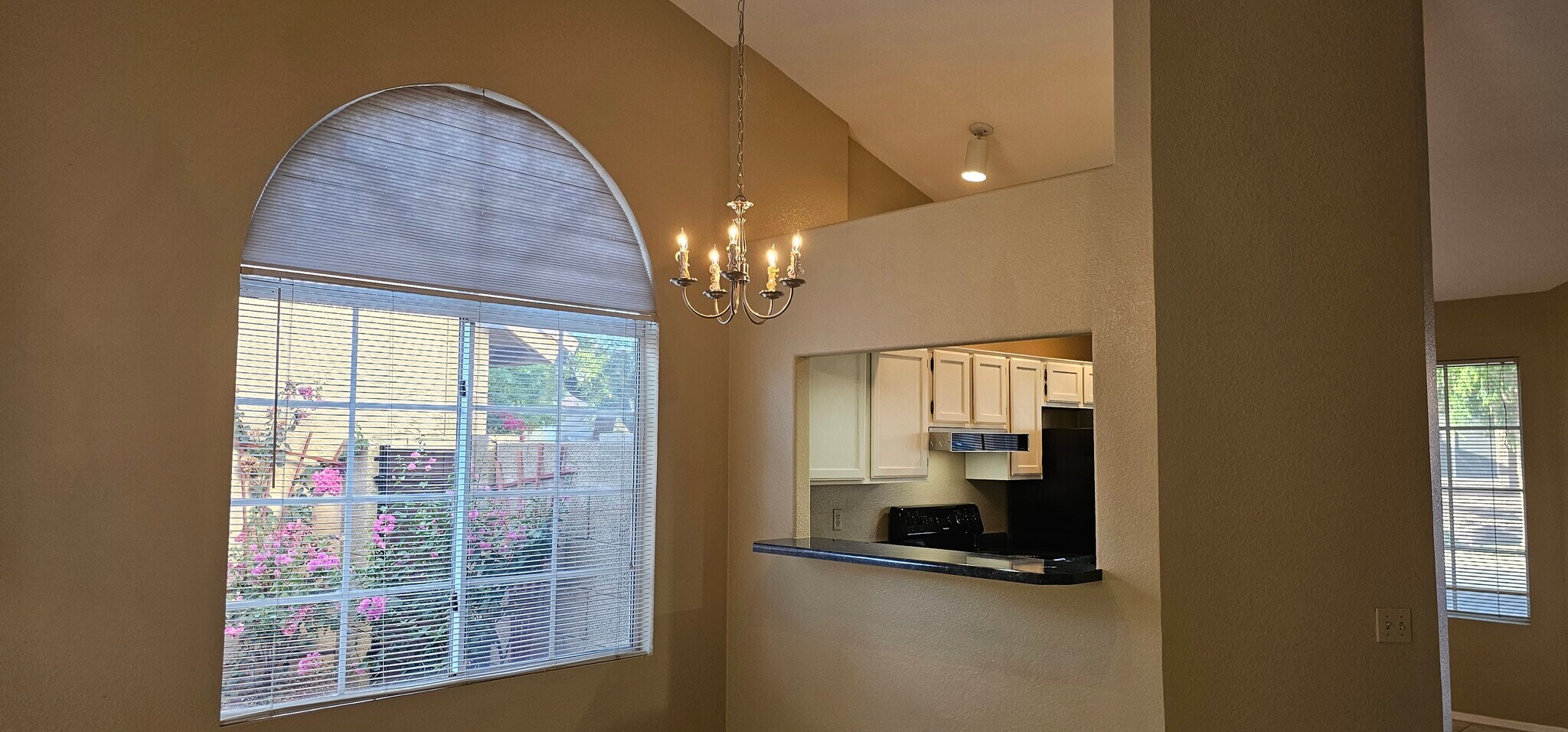 Building Photo - 3851 E Kent Dr