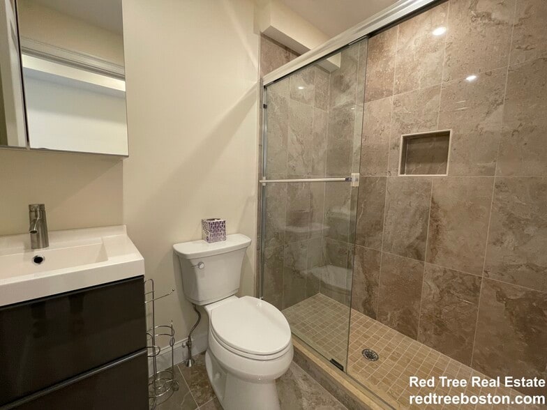 Building Photo - 1028a Commonwealth Ave