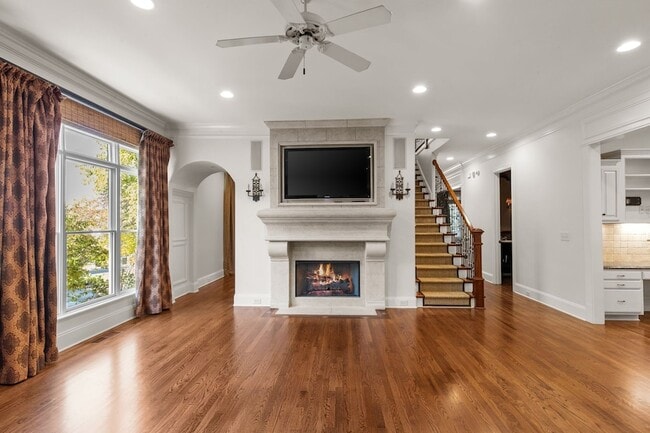 Building Photo - 2019 Overhill Dr